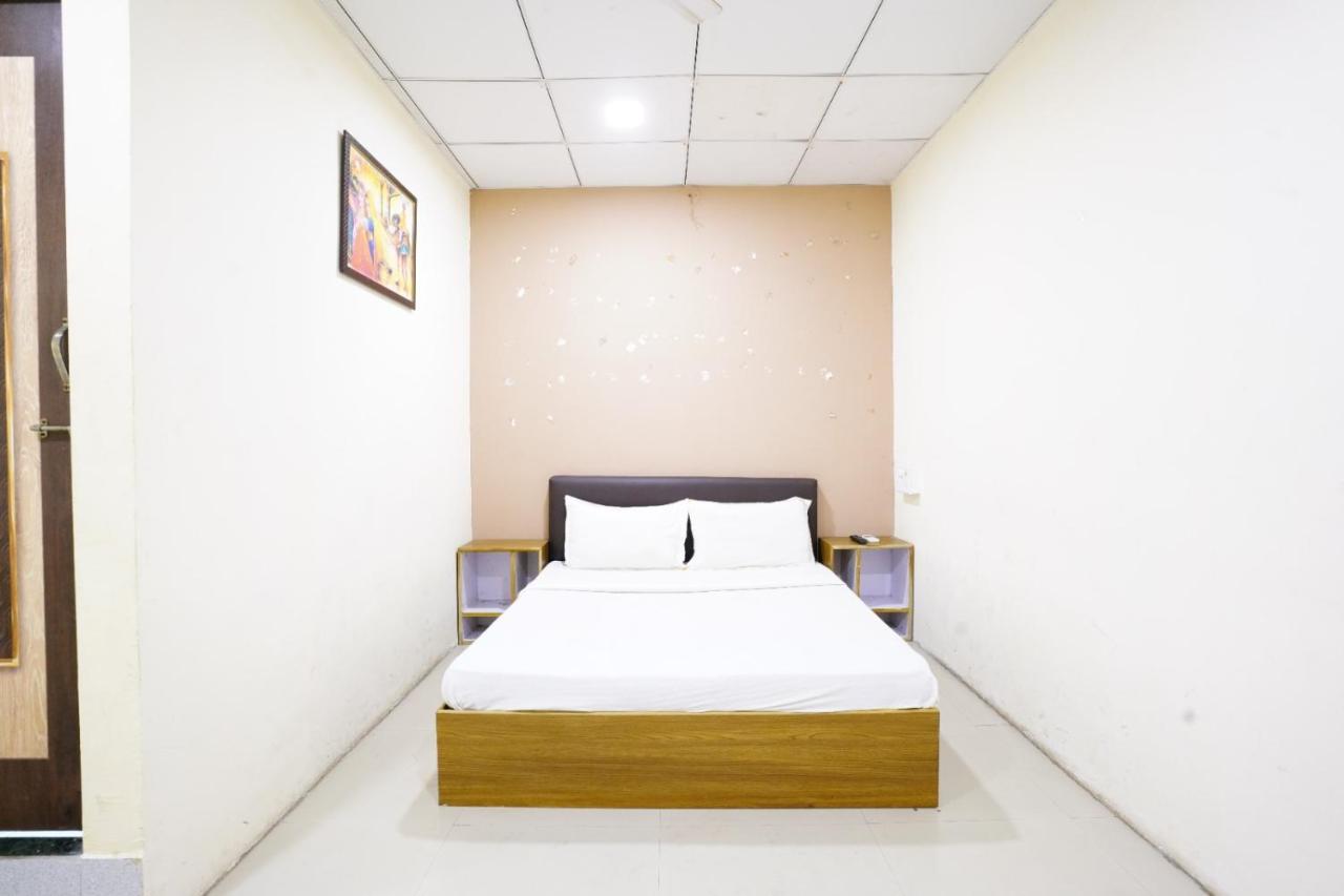 Infinity Rooms & Banquet Surat Dış mekan fotoğraf