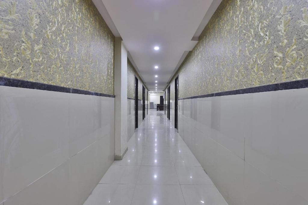 Infinity Rooms & Banquet Surat Dış mekan fotoğraf