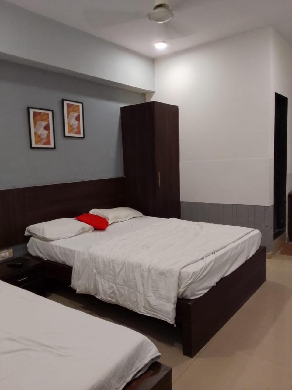 Infinity Rooms & Banquet Surat Dış mekan fotoğraf