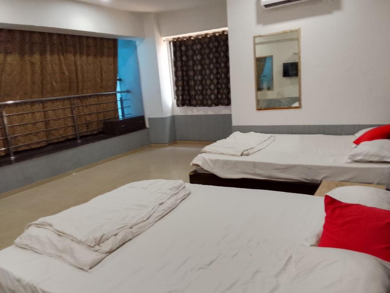 Infinity Rooms & Banquet Surat Dış mekan fotoğraf